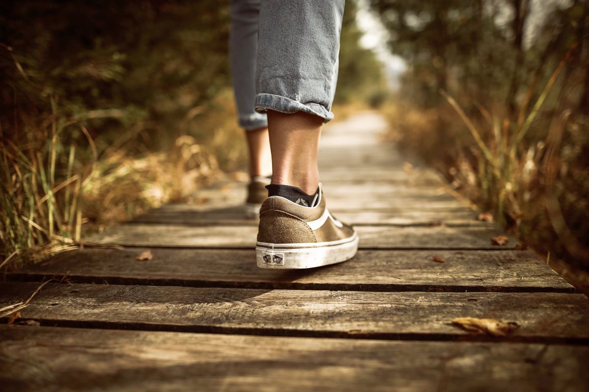 Men's Walking Shoes Guide: How to Choose the Right Pair for Your Feet